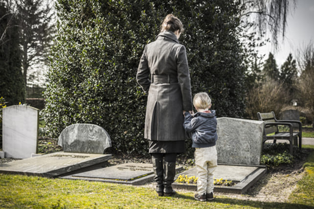 Graf-moeder-zoon-shutterstock_180517940