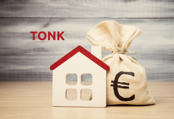 Tonk-huis-geld-site-letters-shutterstock_633051470