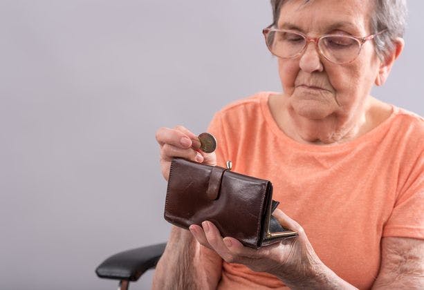 ouderen-zonder-geld-aow-ontkoppeling-minimumloon-2022